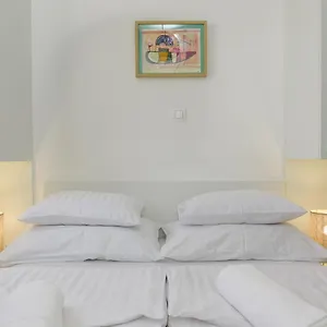 White Bed and breakfast