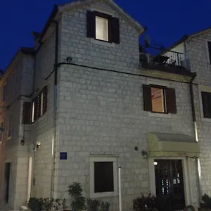 House Ivancic-free Parking Traù