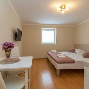Leonarda Apartment