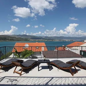 Apartament With Terrace And Sea View - Lucic, Trogir