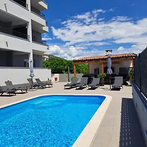 Aa 2 Apartment