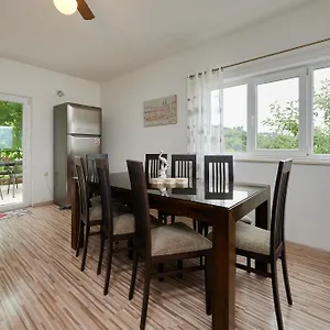Ugrina Apartment