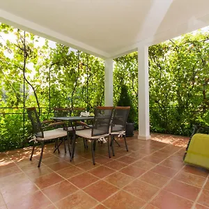 Lorenzo Apartment
